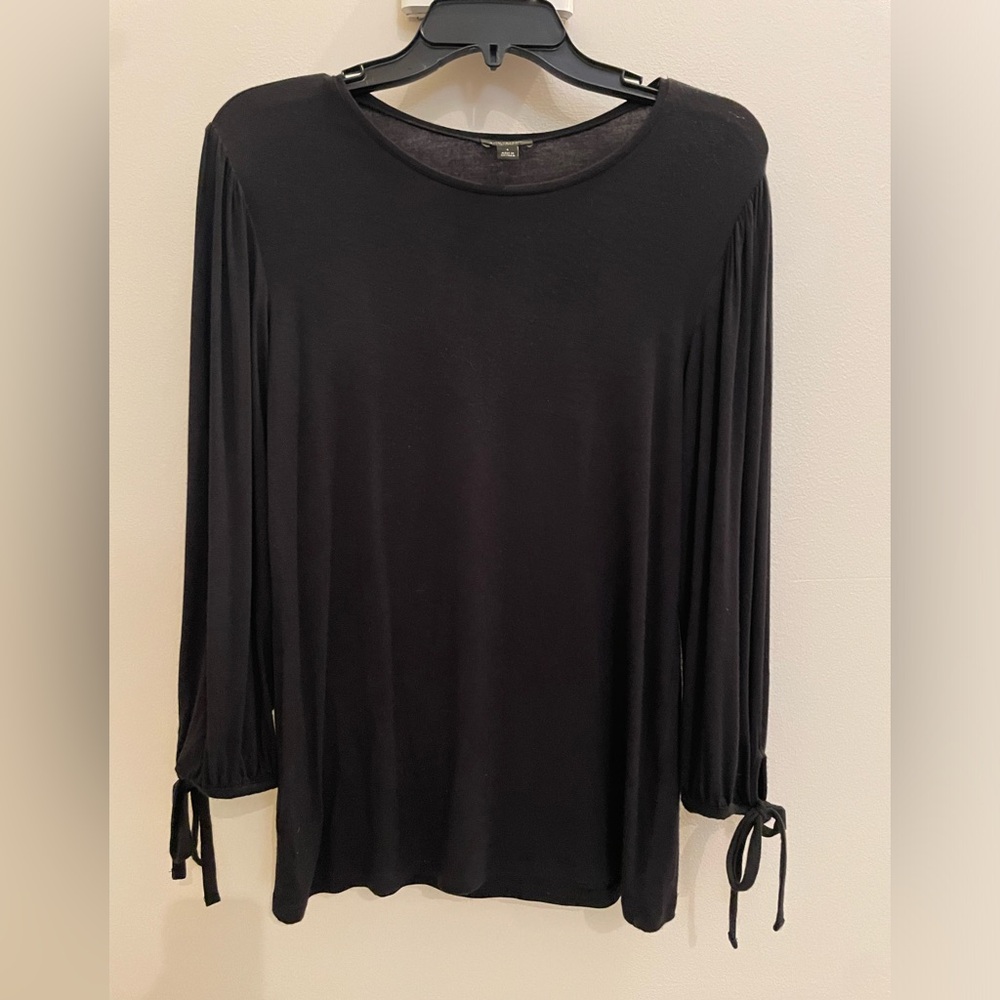 ANN TAYLOR Factory Black Knit Top. Size S.